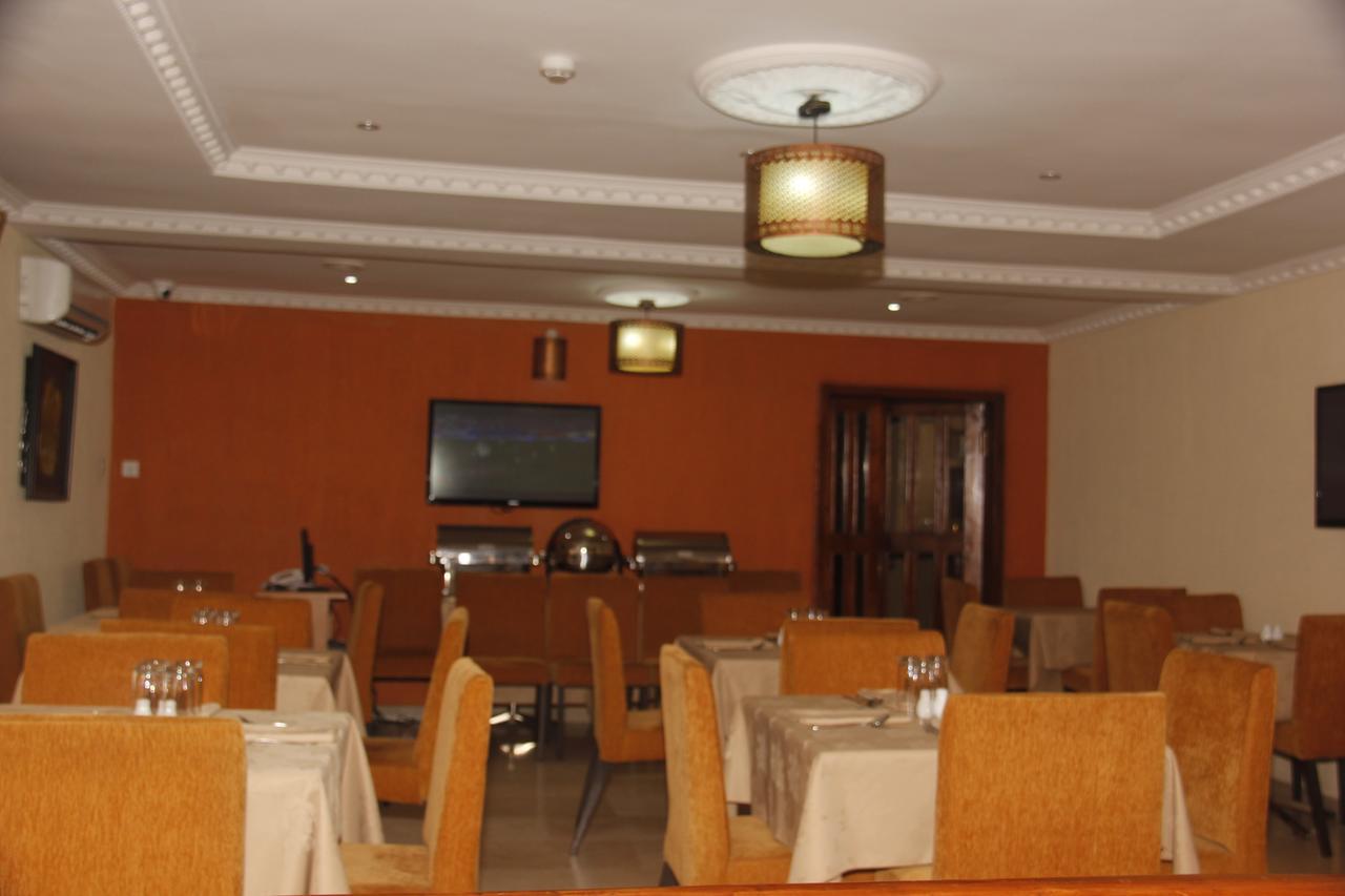Crown Cottage Hotel Ikeja Bagian luar foto