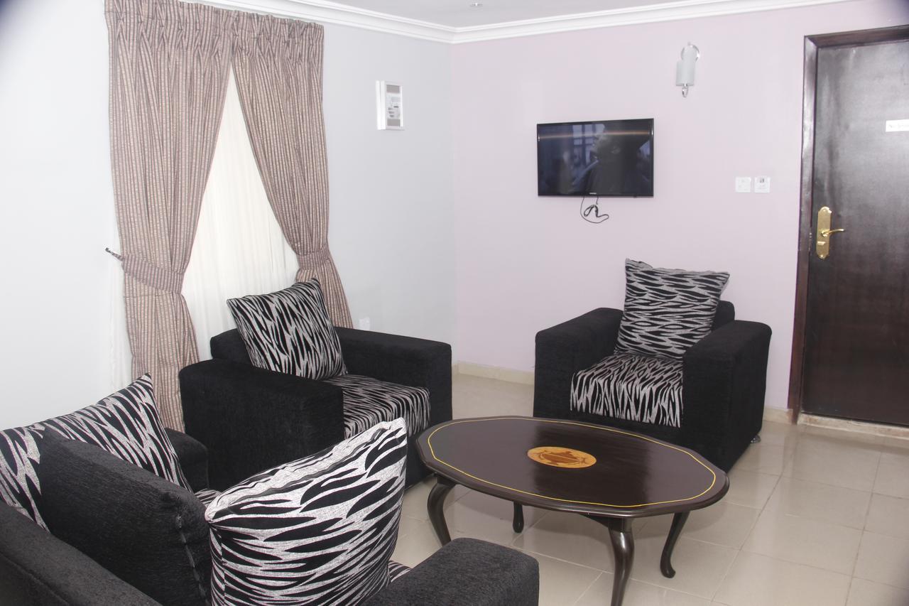 Crown Cottage Hotel Ikeja Bagian luar foto