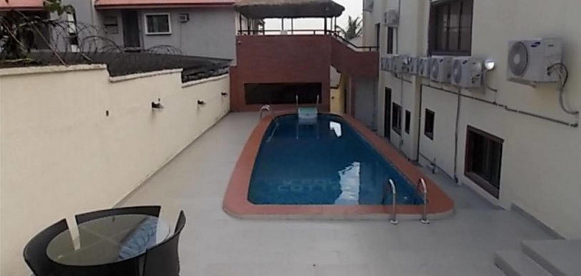 Crown Cottage Hotel Ikeja Bagian luar foto